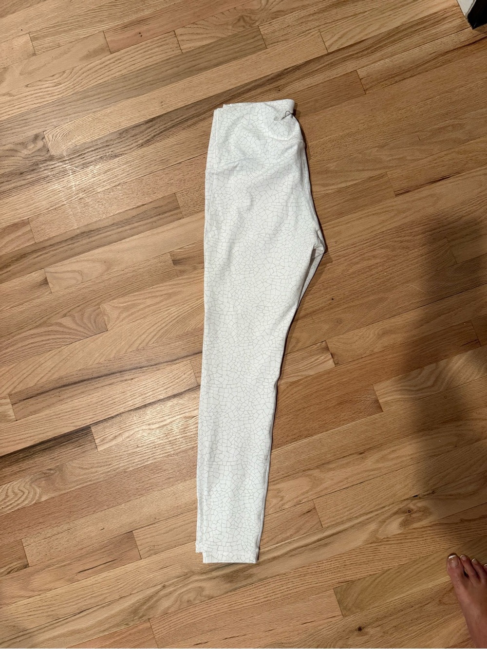 CALIA by Carrie Underwood White Cracked-Pattern Leggings